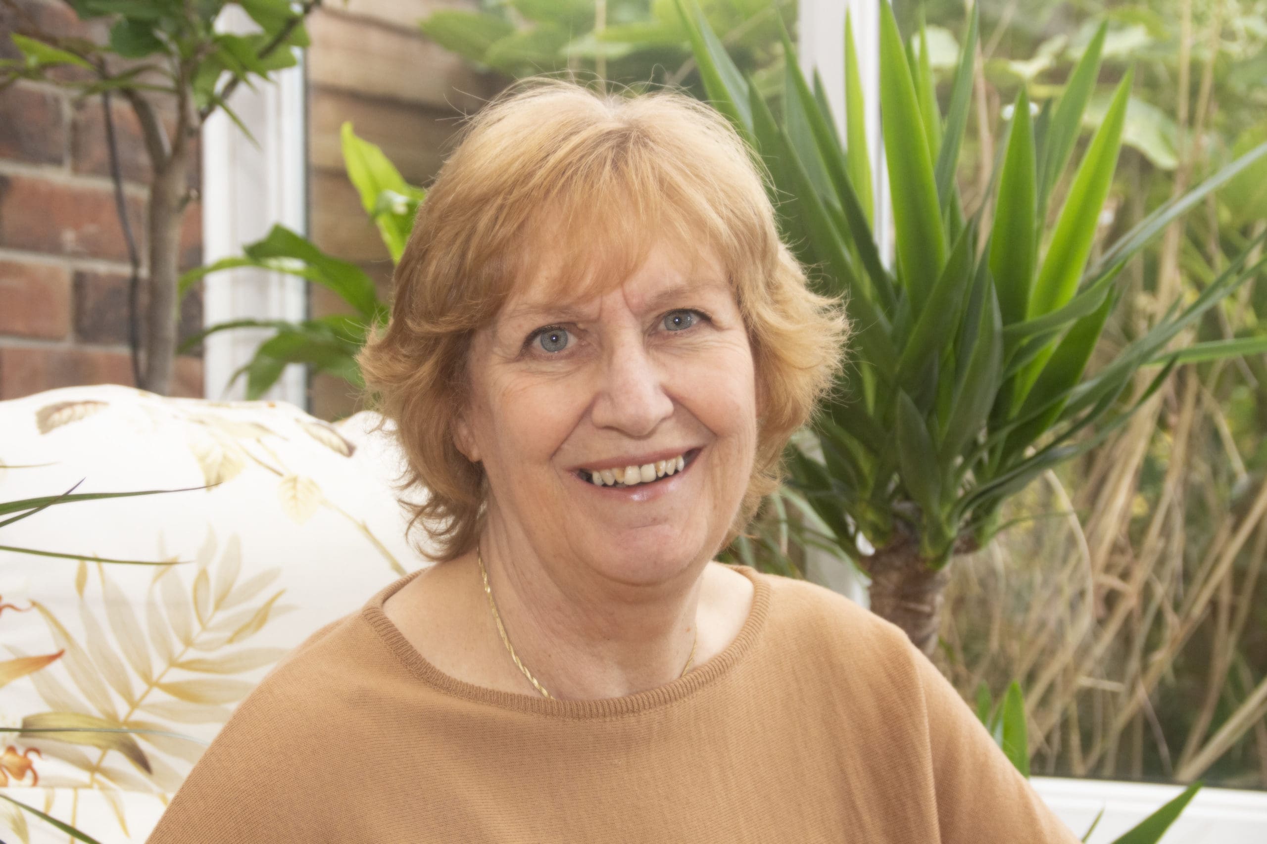 In the Conservatory, with a Computer Cable – Frances Evesham